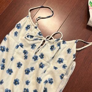 Princess polly maxi dress size 2 blue floral, small slit at bottom